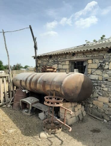 studiya avadanliqlari: 2 ədəddir. 1-i 5ton, 1-i 6ton Qiymət çənin 1 ədədinə aiddir. Çənlər — 2