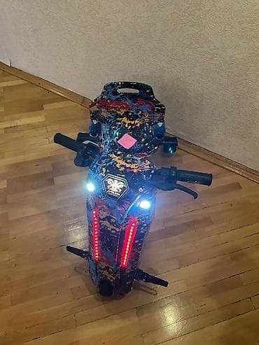 drift: Elektrikli uşaq drift skuter-kart - Rəngli “splash” dizaynlı gövdə — 3
