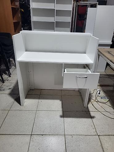 nerj stol: Ağ rəngli resepsiyon masası / kassir stolu. Minimalist və səliqəli — 2