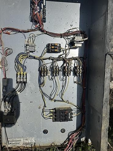 Sənaye elektrik idarəetmə paneli - Metal korpuslu elektrik paylama və