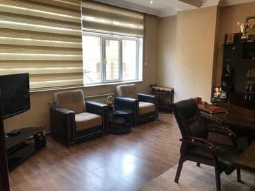 аренда торгового места в магазине: Gənclik metrosuna yaxın yol kənarı ümumi sahəsi 220 kv,m olan, obyekt — 8