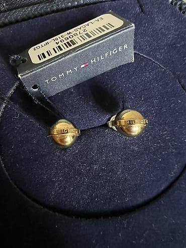 Aksesuarlar: Tommy Hilfiger пусеты . Из хирургической стали с золотым напылением — 1