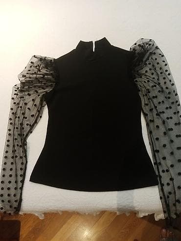 Qara bluz – SHEIN, ölçü M (EUR M/USA M) qolu tullu.
Moskvada almışam — 1