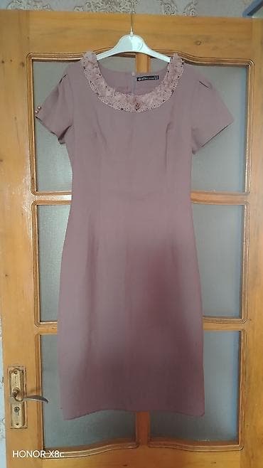 Qadın geyim dəsti – 4 ədəd paltar 1) Toz-çəhrayı rəngdə, dizə yaxın