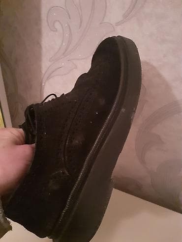 ayaqabı kişi: Gencede satilir nabuk botinka su kecirmir — 3