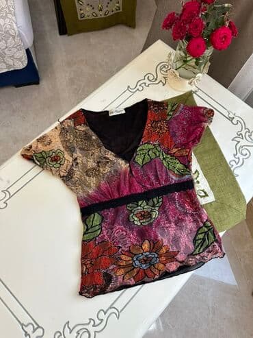 женская шифоновая блуза: Bluemarine brend markalı, qısaqol, çiçək naxışlı bluz. V-yaxa kəsimi — 1