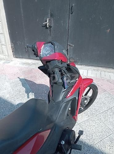 avto rullar: Qırmızı rəngli şəhər tipli skuter/moped - Agressiv dizaynlı — 7