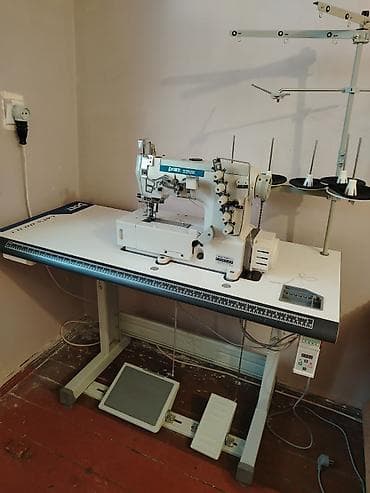 Sənaye tipli overlok tikiş maşını – DOLT INTERLOCK (stol və pedallı