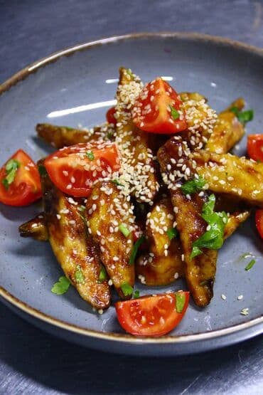 xaricde iş: Bas aspaz isi axtariram. 16 il is tebrubem var ki bunun da 10 ilini — 6