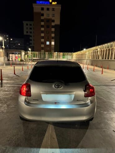 kia clarus 1997: Toyota Auris: 1.4 l | 2010 il Sedan — 5