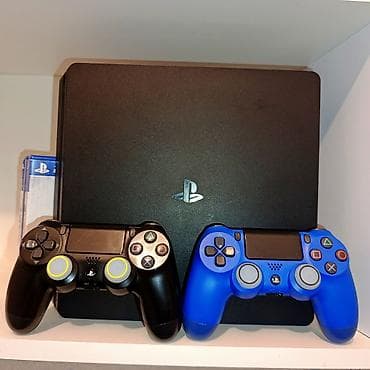 playstation disk: Şəkildəki PS4 slim 500gb ideal, plombu üzərində, 2 orijinal pult +türk — 3