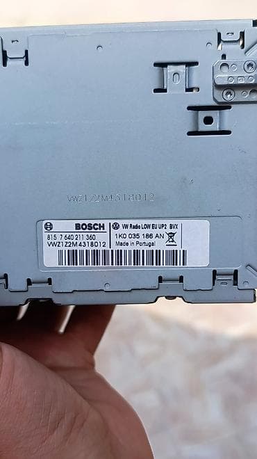 cd calar: Volkswagen orijinal avtomobil maqnitolası – BOSCH VW Radio LOW EU UP2 — 3