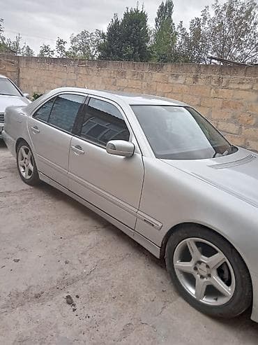 2000 bmw 320i: Mercedes-Benz E-Class: 2 l | 2000 il Sedan — 2