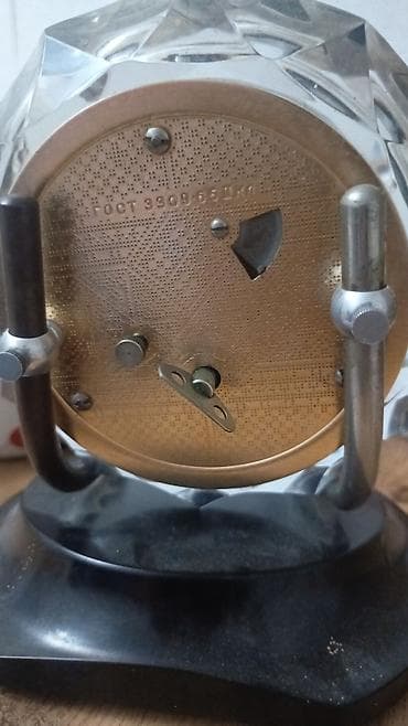 iş dəftəri: Masaüstü mexaniki saat – “11 jewels, Made in USSR” Təsvir: - Sovet — 2