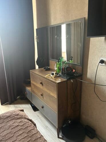 soyunma otağı: İşlənmiş, Güzgülü — 1