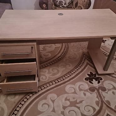 İşlənmiş, İşçi üçün, Kvadrat masa