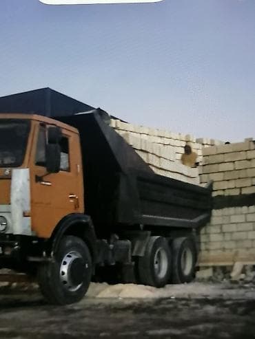 yuk taksisi: Qumdaşı - Tikinti üçün kəsmə ağ daşların yük maşınları ilə daşınması — 3
