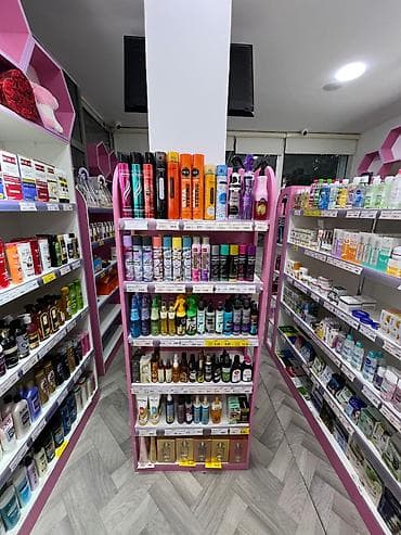 Сеточные витрины: Magaza baglandigina gore mebeller deyerinden cox asagi qiymete satilir — 3