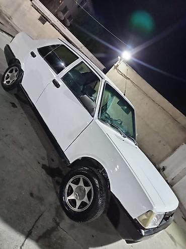 man sat: Model: Tofas (sedan) Kuzov: 4 qapılı, ağ rəng Sükan: solda Yanacaq — 3