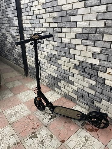 samokat scooter: Şəhər içi rahat hərəkət üçün yığcam və praktik kick-skuter. - Rəng — 2
