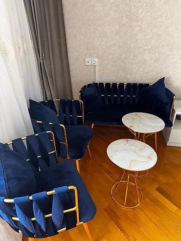 divan desti: Mebel dəsti – zərif qızılı detallar və tünd mavi məxmər Tərkibi: - 2 — 2