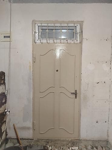 Dəmir giriş qapısı və üst hissəsində pəncərə - Material: metal/dəmir lalafo.az -da Dəmir giriş qapısı və üst hissəsində pəncərə - Material: metal/dəmir