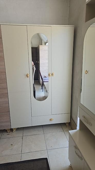 hamam ucun şkaflar: Yeni, 3 qapılı, Güzgülü, Ağ, Açılan, Düz dolab — 1