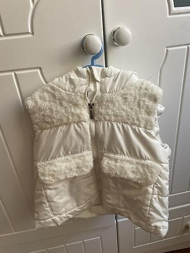 Uşaq üçün kapüşonlu jilet - Rəng: ağ/ekru - Material: yüngül şişmə