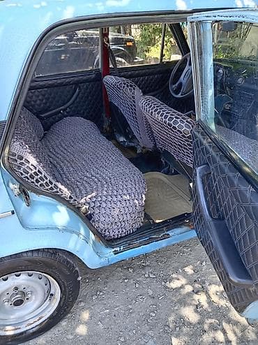toros diski: VAZ 2106, açıq mavi rəng, sedan kuzov. Əsas xüsusiyyətlər: - Arxa — 7