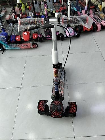 moped: Uşaq skuterı – 3 təkərli, LED işıqlı, zınqırovlu - Dizayn: Hörümçək — 1