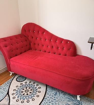 Lejankalar, şezlonqlar: Qırmızı şezlonq/çarşaflı divan - Klassik “chesterfield” üslubunda — 1
