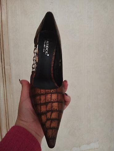 ağ kedlər: Ölçü: 38, Yeni — 1