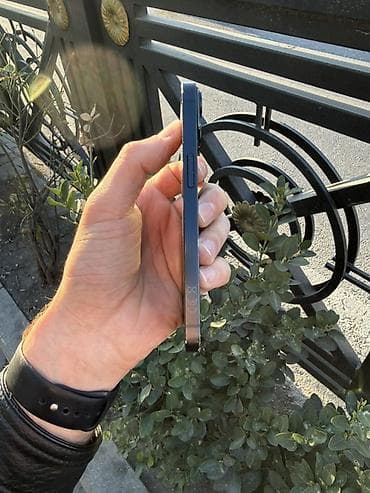 7 ci nesil ipad: IPhone 13, Qara, Simsiz şarj — 2