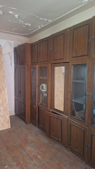 qorka: Klassik iri divar dolabı (sektsiyalı). - Material: ağac üzərində tünd — 5