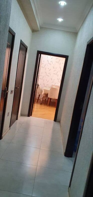 8 mkr kohne tikili: Nizami metrosunun yaxınlığında, 6-ci parallel (Naxçıvani küçəsində) 2 — 5