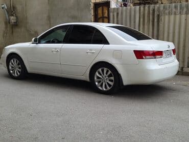 mercedes vito van: Hyundai Sonata sedan – ağ rəng, 4 qapı, aqressiv ön dizayn və zərif — 1