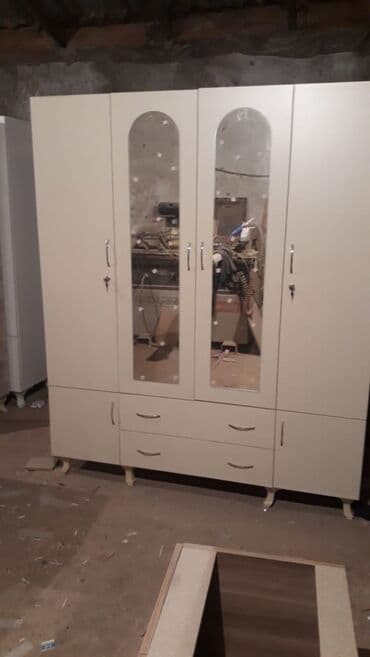 laminat qiyməti: Yeni, Açılan, 4 qapılı Düz dolab, Dolab-asılqan, Azərbaycan — 24