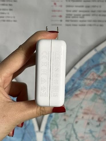 iphon xr: Apple 70W USB‑C Power Adapter (Model A2518) - Güc: 70W - Port: USB‑C — 3