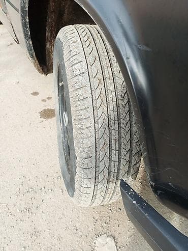 w211 arxa stop: Avtomobil: VAZ 2106 (sedan), qara rəng. Döv unət nömrə nişanı — 7