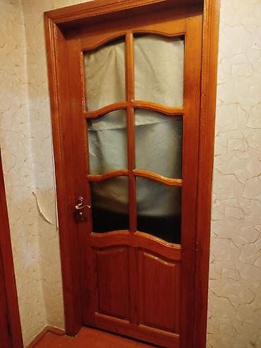 Taxta qapılar 200x90 yaxşı vəziyyətdədirlər