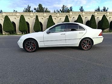 aqua disk: Mercedes-Benz C-Class: 2.6 l | 2001 il Sedan — 2