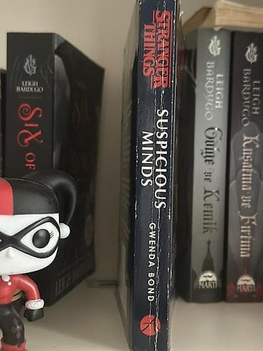 007 first light: Stranger Things – “Suspicious Minds” (Gwenda Bond) kitabı — 2