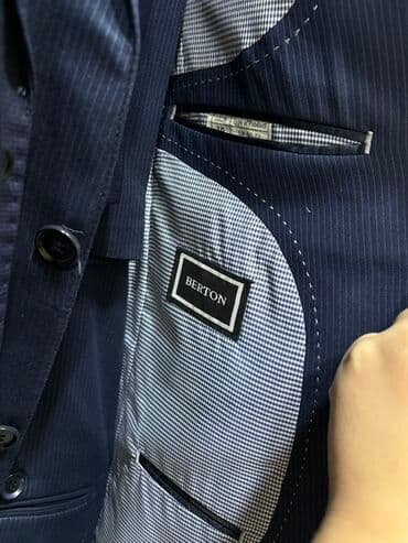 binə ticarət mərkəzi kişi geyimləri: Tək tək qiymət 50 azn, 3ü biryerdə 130azn. Təzə kostyumlardı (cəmi 1 — 5