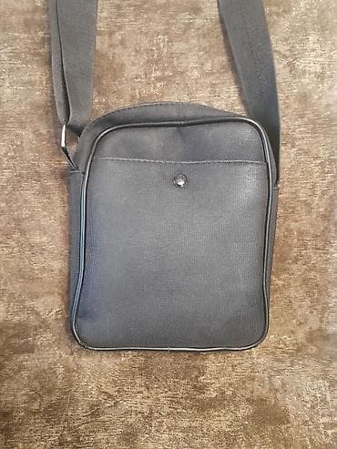 Kişi/uni-sex çiyin çantası - Rəng: qara - Material: sıx toxunmalı