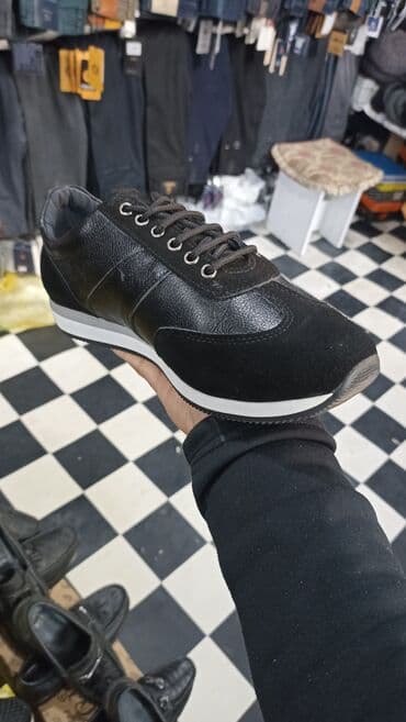 bej rəngli kişi mokasinləri: Ayaqqabı mağazaya yeni gətirilib Firma: "Derinet" razmer: 41 Hər — 5