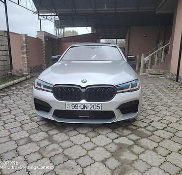 Nəqliyyat: BMW 5 Seriyası sedan – gümüş rəngdə, M paket vizual komplekti ilə — 4
