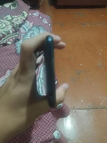 silver et ceken: Məhsul: Qara rəngli telefon üçün qoruyucu örtük (case) Təsvir: - — 2