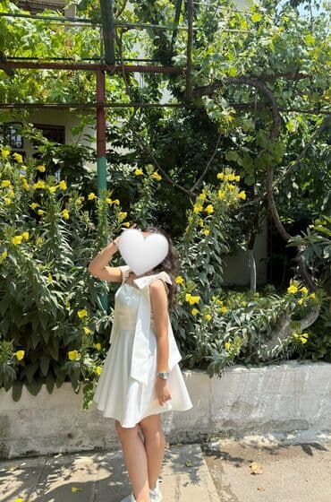 gəlinliklərin kirayə qiyməti: Ağ don Maraqlananlar üçün ətraflı video və ölçülər atılır Bir dəfə — 2