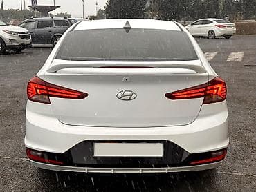 mersedes c 220: Hyundai Elantra: 2 l | 2019 il Sedan — 4
