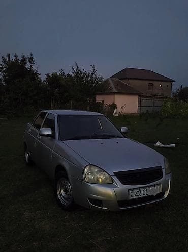 4 bolt 16 disk teker: Satılır: Gümüş rəngli sedan - Korpus: 4 qapılı sedan, gümüş rəng - — 2